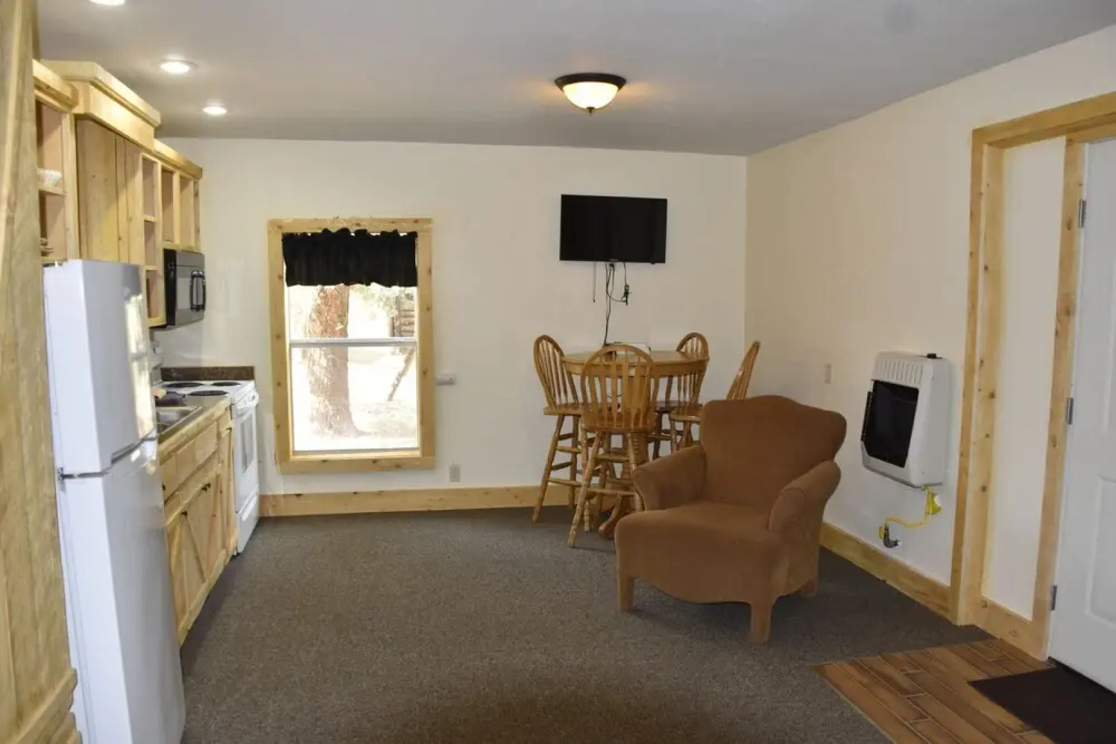 Chinook Cabins & RV Park