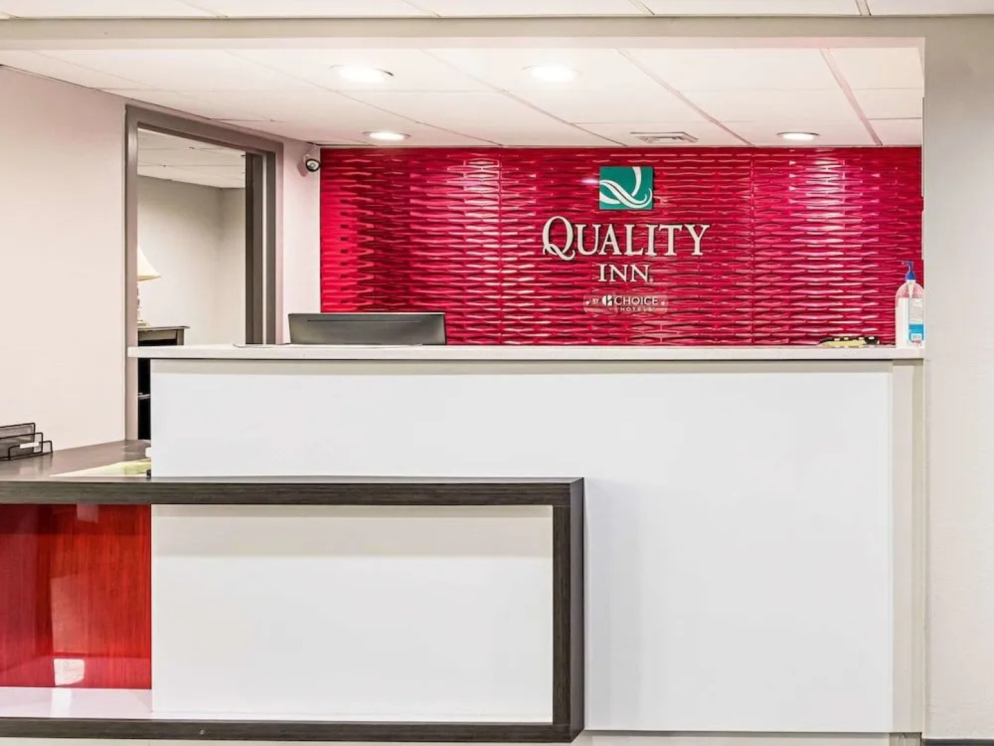 Farragut Inn & Suites