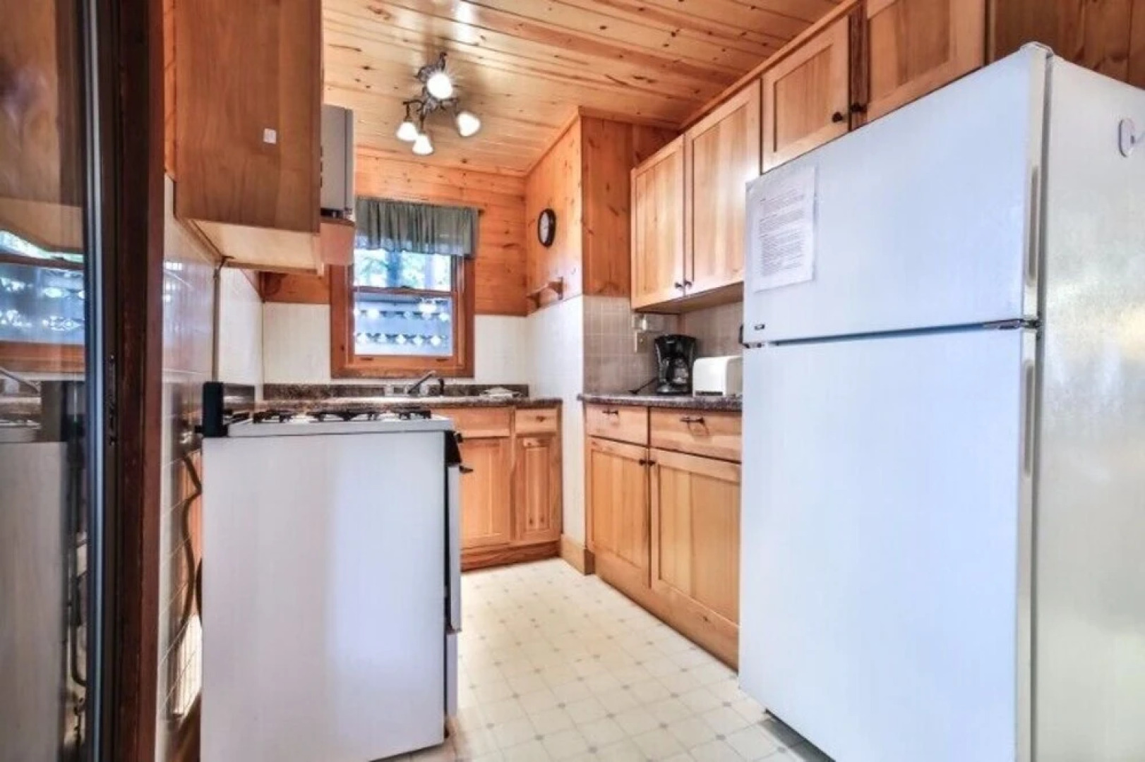 7992 Paton Rd - 3 Br Cottage
