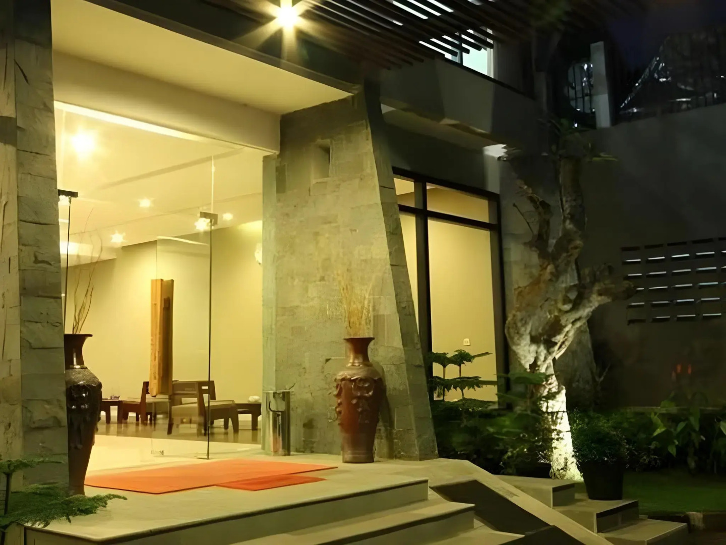 Ommaya Hotel & Resort