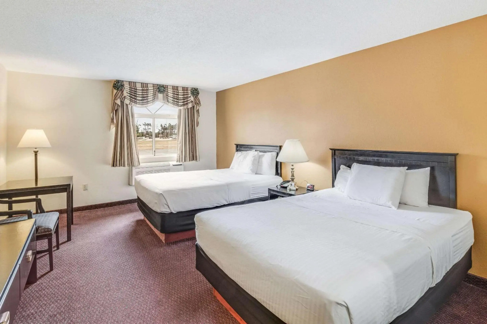 Econo Lodge Whitehall near Michigan's Adventure