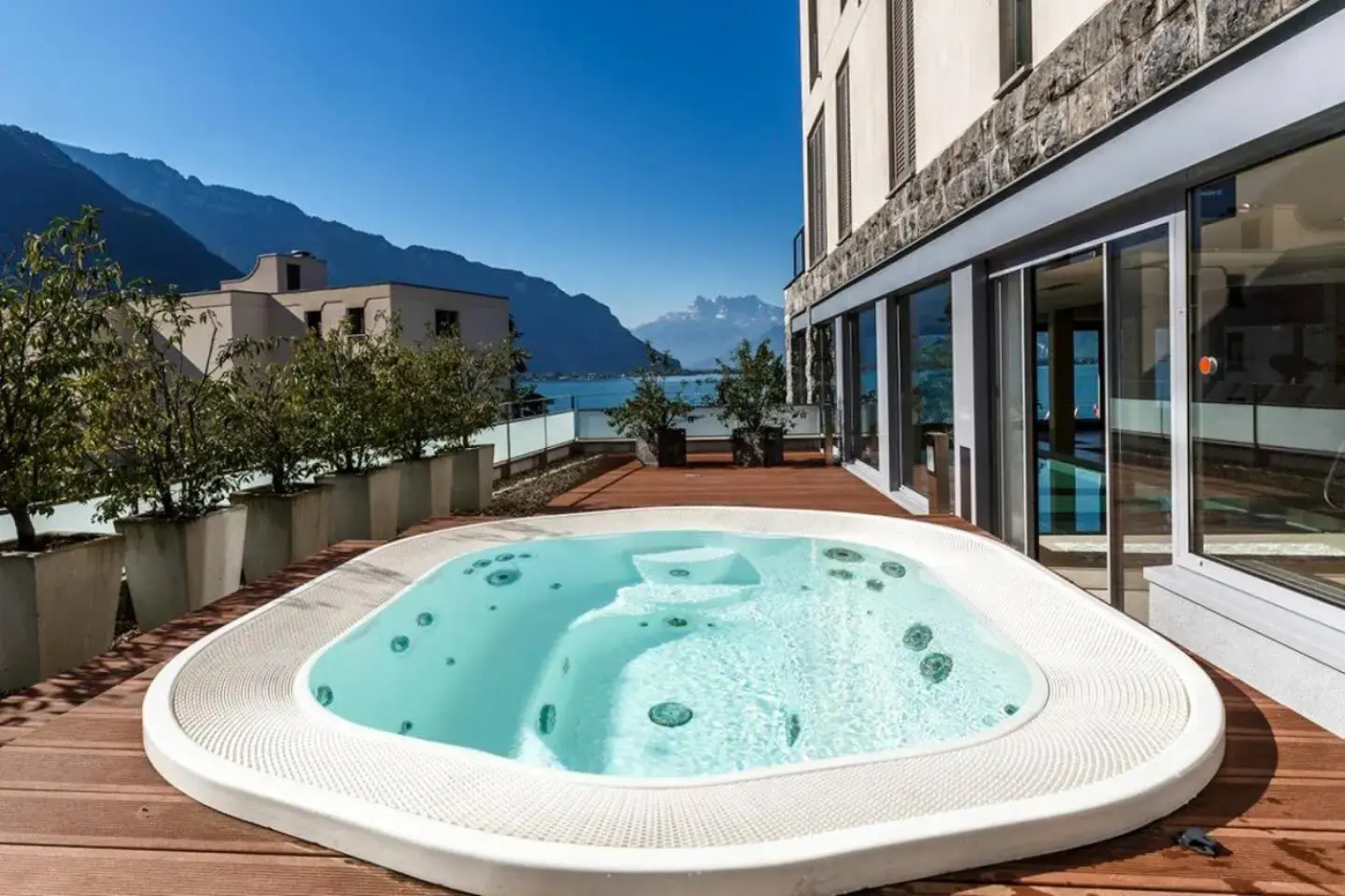 Luxury Apartment Lake View & Center of Montreux by GuestLee