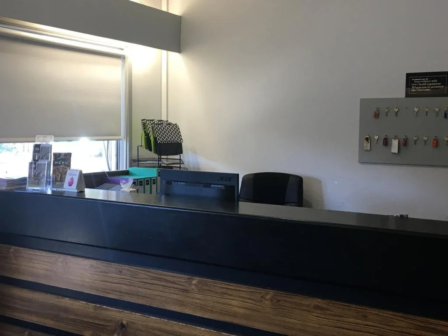 Palm and Pawn Motor Inn