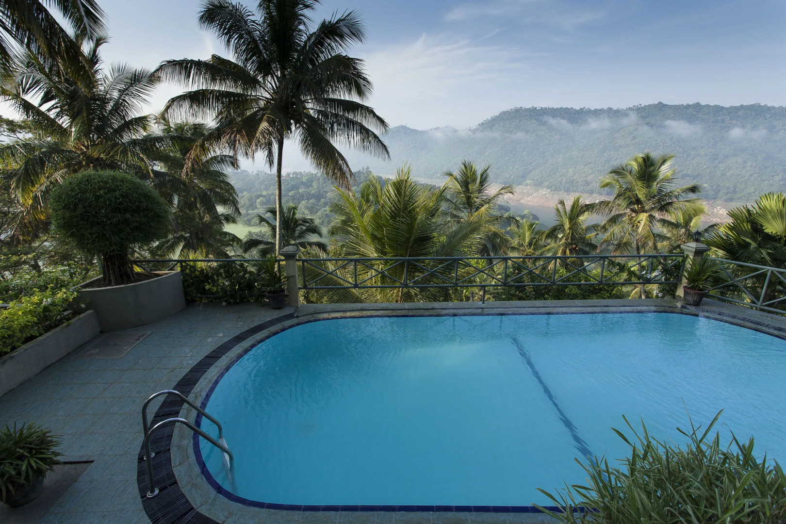 The Albatross, Kandy