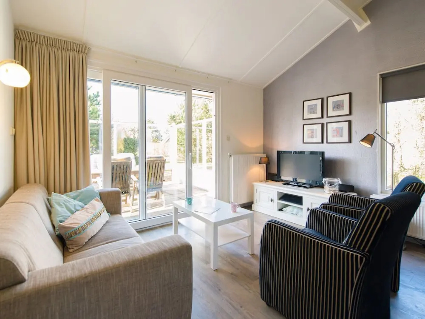 Comfortable Bungalow With Dishwasher, Near the Beach