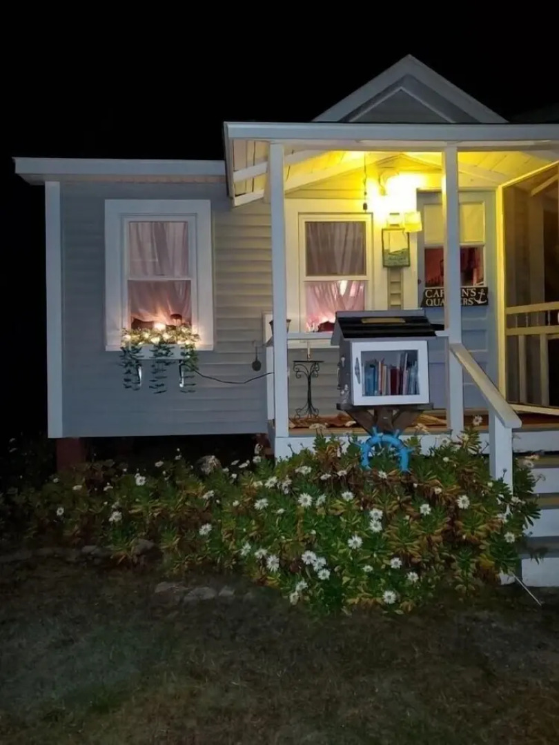 Captain's Quarters, Close To Downtown Ogunquit 1 Bedroom Cottage by RedAwning