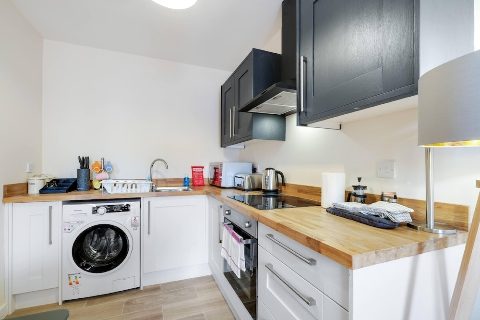 1 & 2 Bedroom Apartments by 12Stay