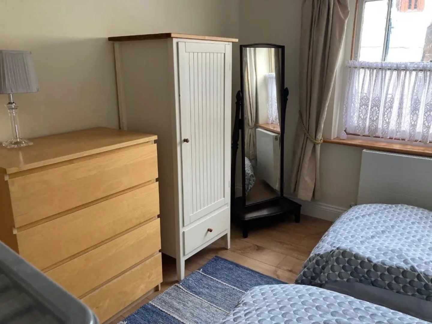 Broxbourne Two-Bedroom Apartment Close To Amenities