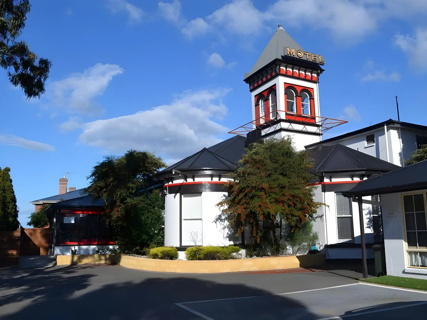 Hobart Tower Motel