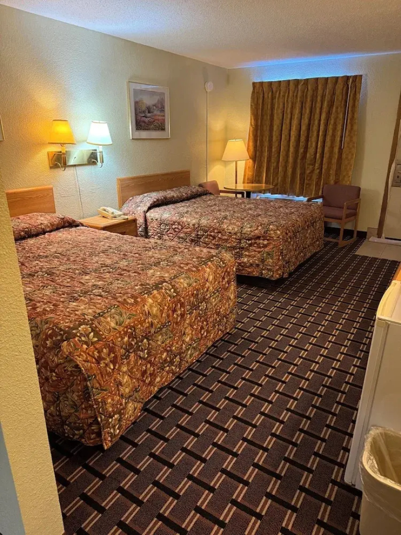 Peddlers Inn Motel