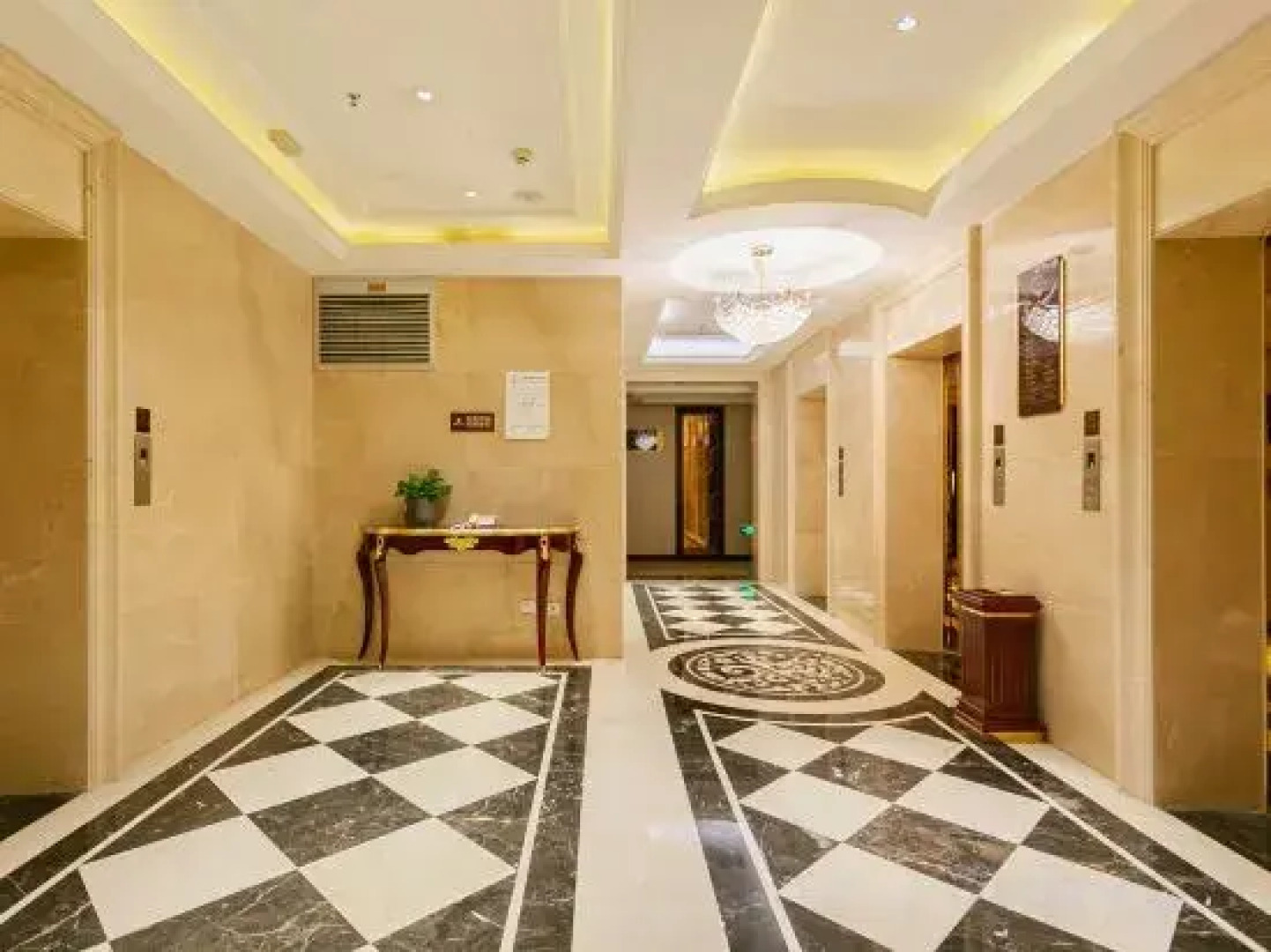 Longxi International Hotel