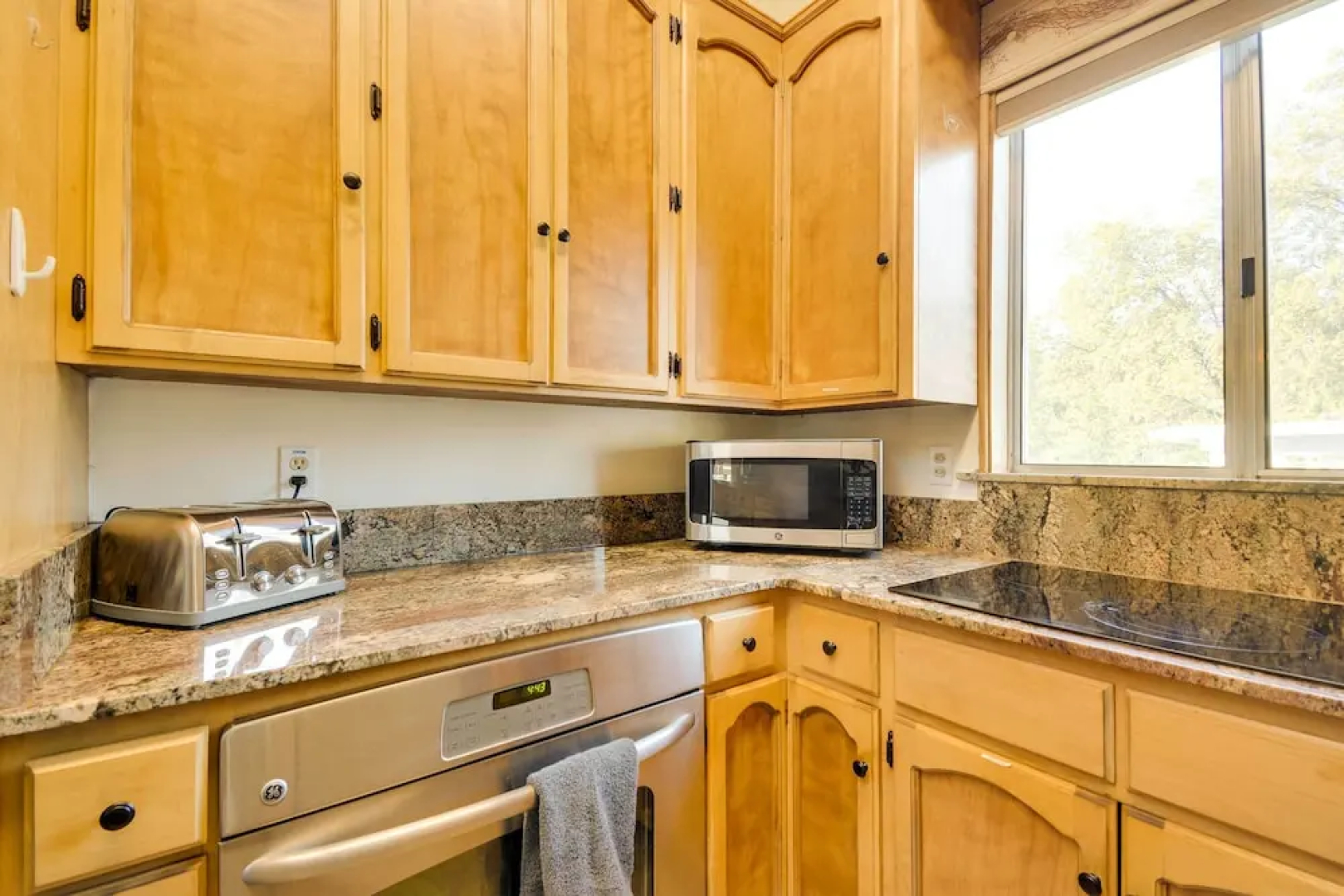 Waterfront Mariposa Vacation Rental w/ Hot Tub