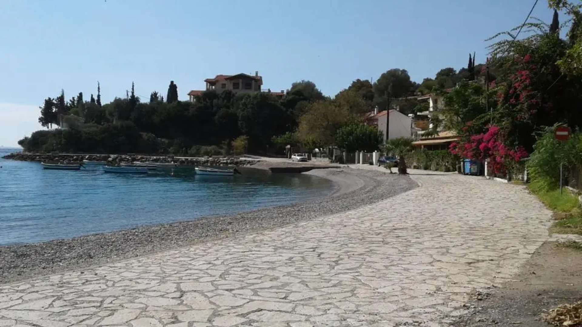 Poly's charming home - City center & near the beach 2bedroom apartment