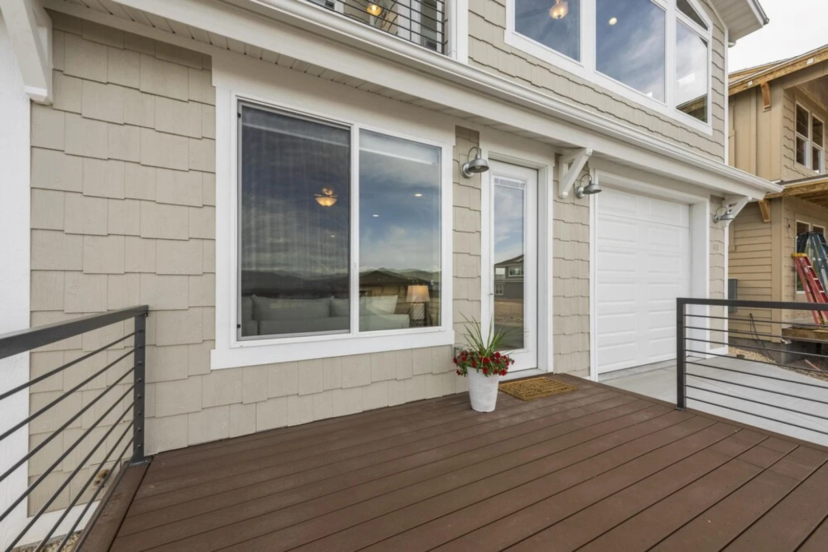 Beautiful Modern Lakefront Home - Private Beach Access, Clubhouse, Pool, & Hot Tub