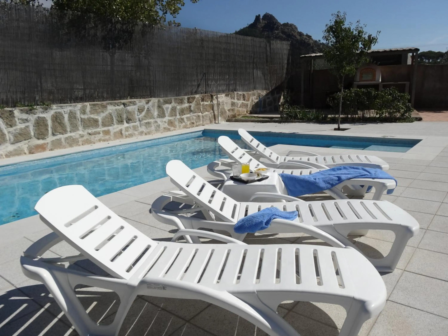 Casa Rural Mirando a la Peña "Grupo Mirando a Gredos"