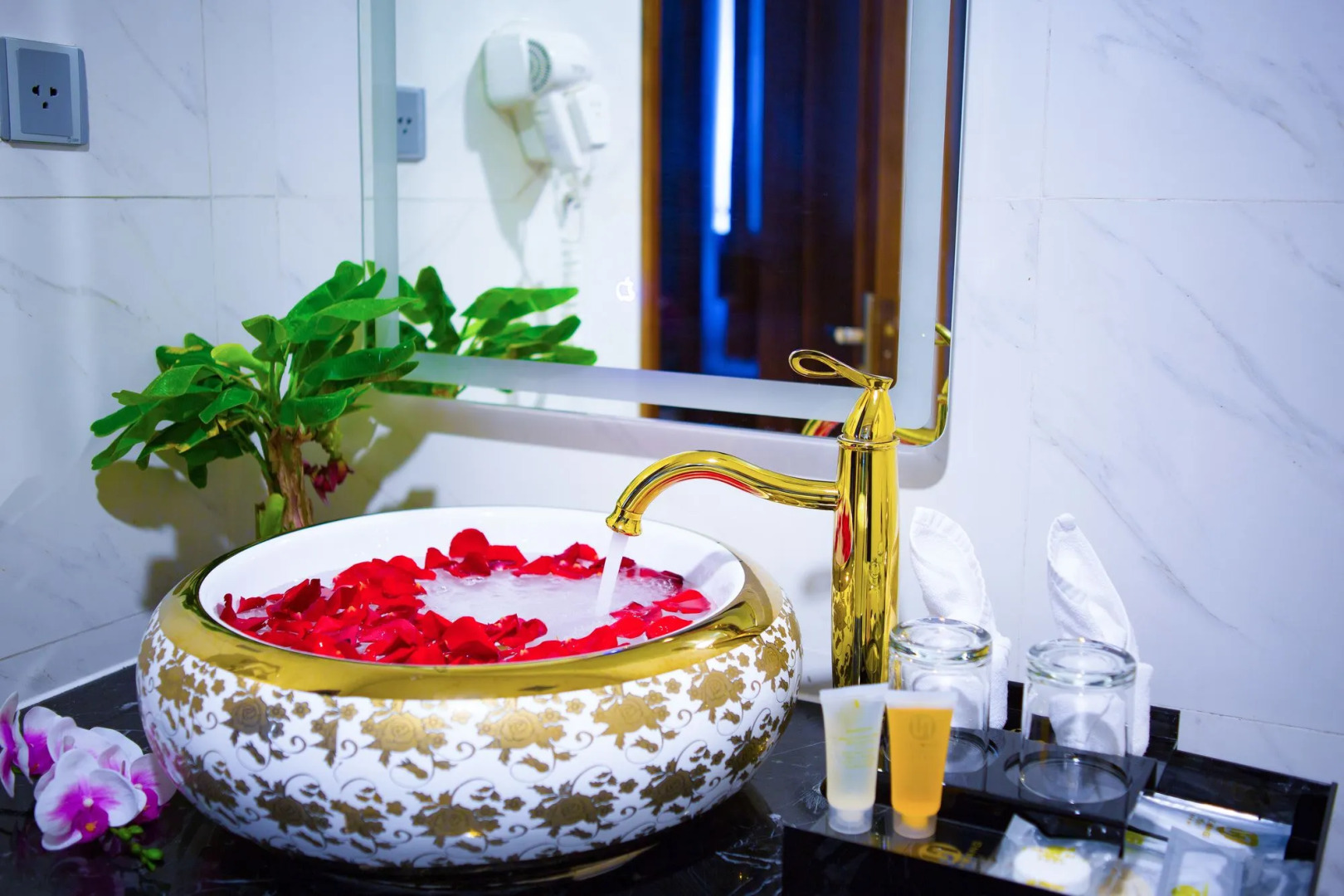 Le Hoang Beach Hotel Danang