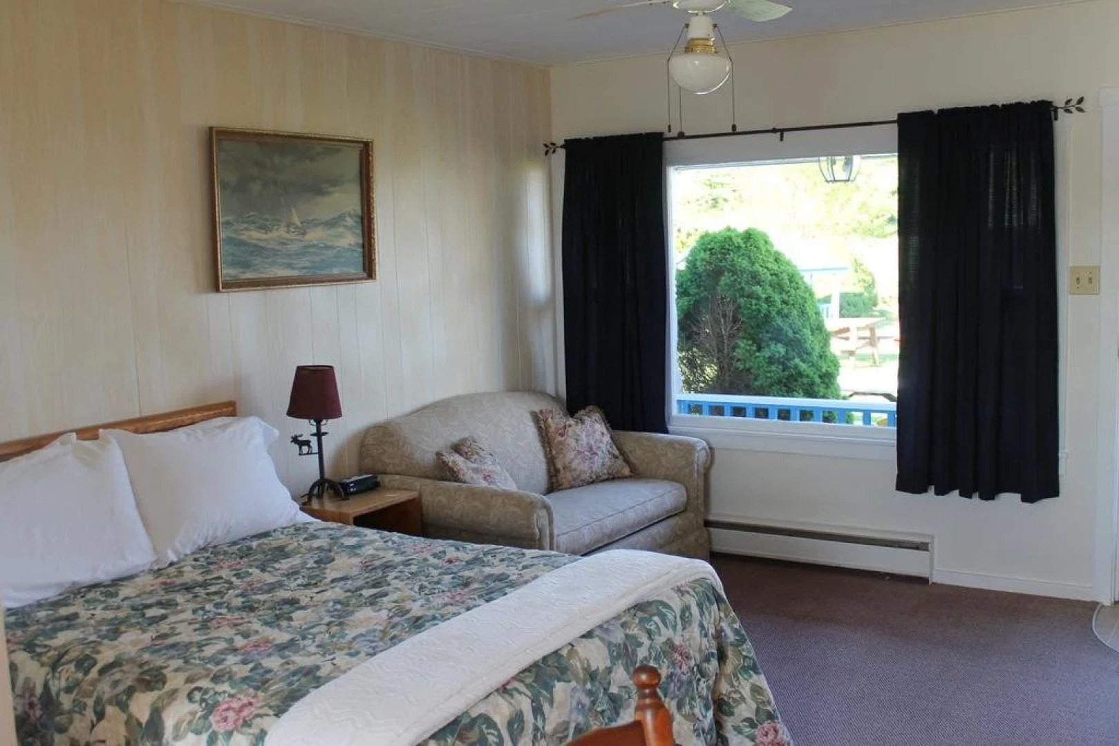 Lily Front Motel & Cottages