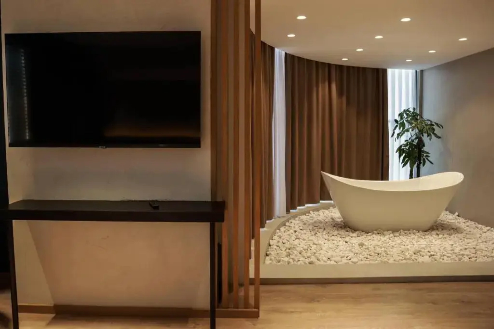 BAZ'HUR Boutique Hotel