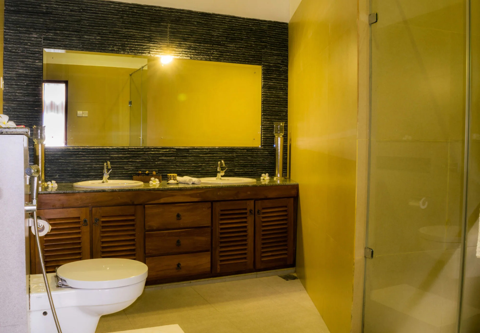 Villa White Queen Resort & Spa