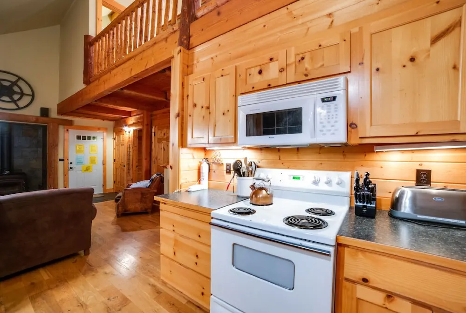 Mt. Baker Lodging Cabin 11 – Hot Tub, BBQ, Sleeps 6! by MBL