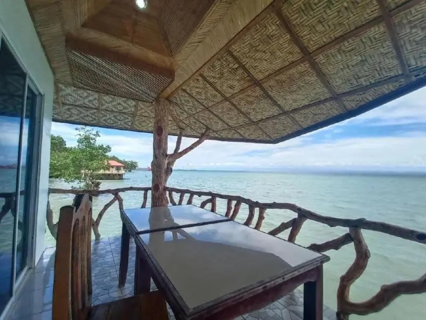 RedDoorz Plus @ Costa Roca Balamban