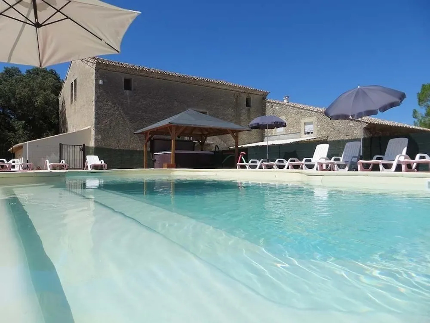 Studios-Hôtel Portes de Petite Camargue