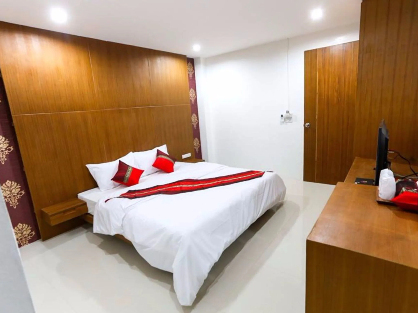 White Ville Apartment