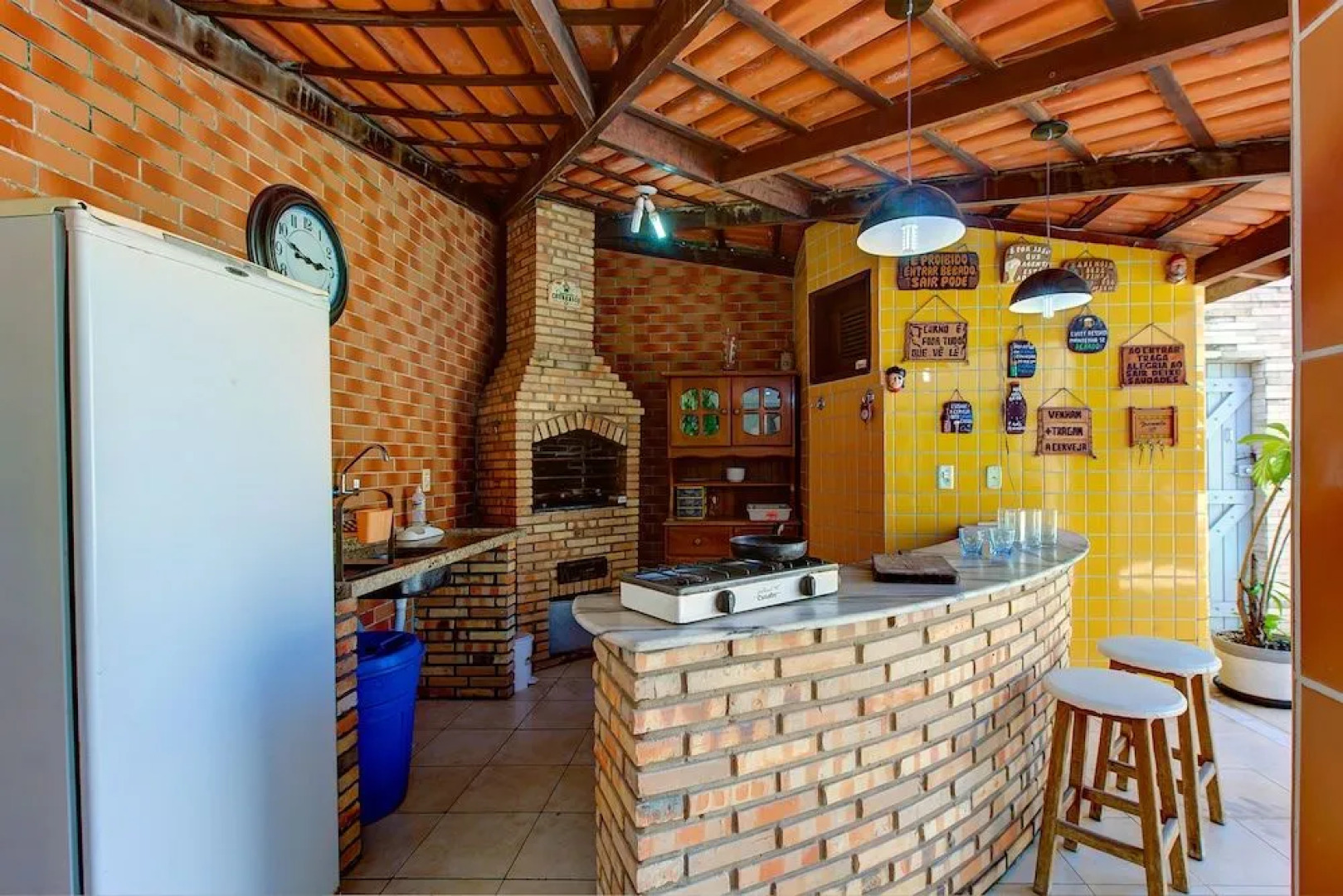 Casa com piscina privativa perto do mar