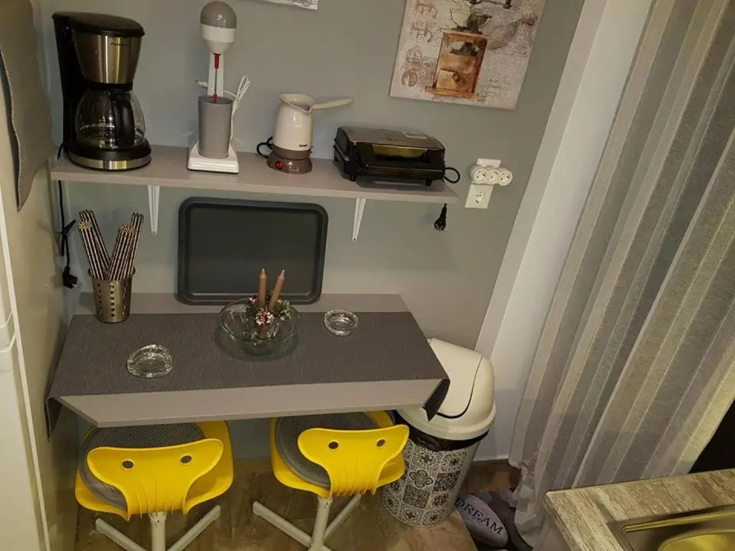 'Golden Aurora' Apartment With Elegant Style