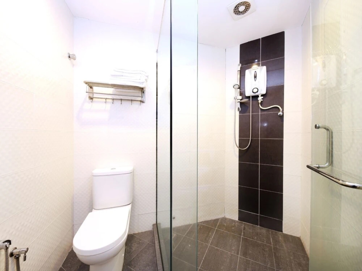 Marvelton Hotel by OYO Rooms