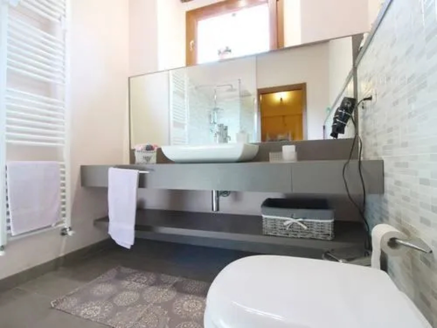 Stunning Private Villa for 4 Guests With Wifi, Private Pool, TV, Veranda, Pets Allowed and Parking