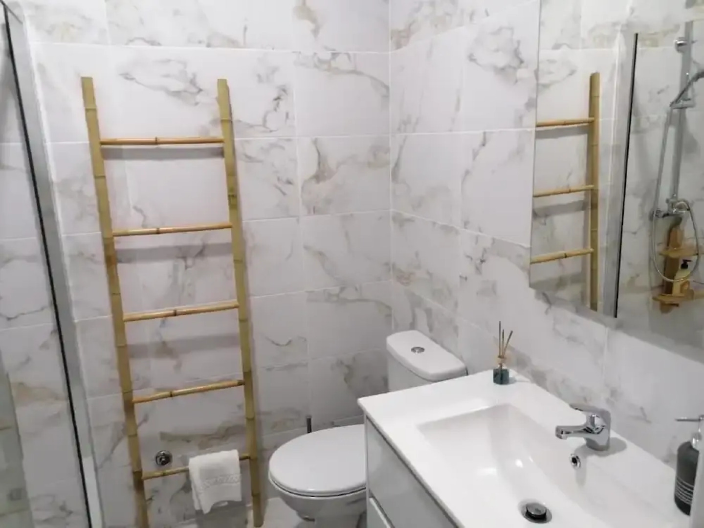 Charming Holiday House in Bairros Portugal With Mountain Views