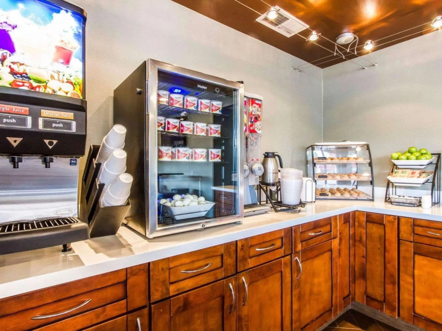 Econo Lodge University