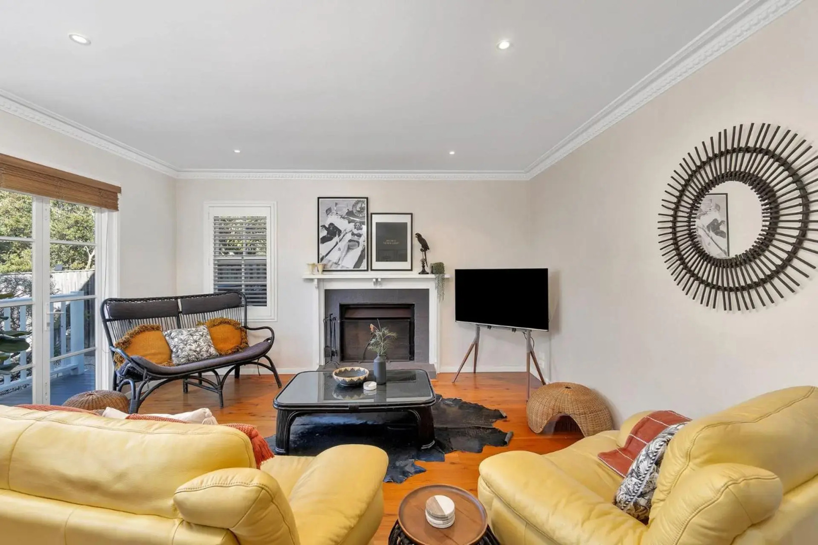 THE GREEN WHALER Hyams Beach 4pm Check Out Sundays except Peak season