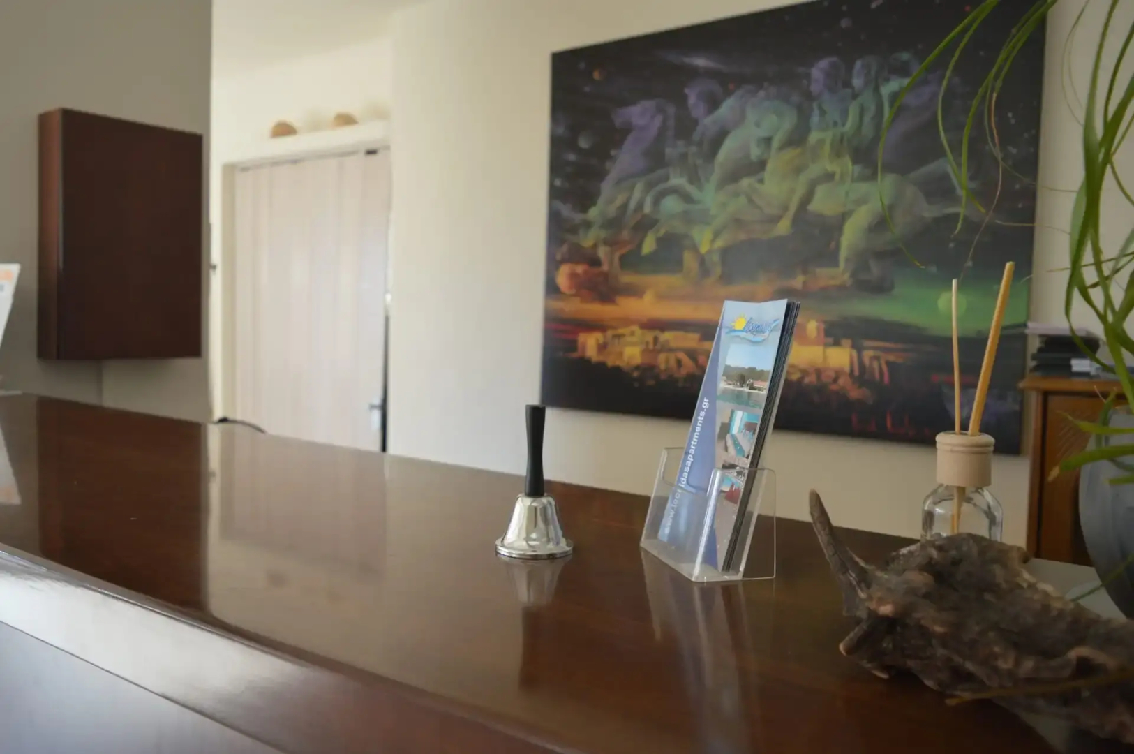 leonidas apartments and suites