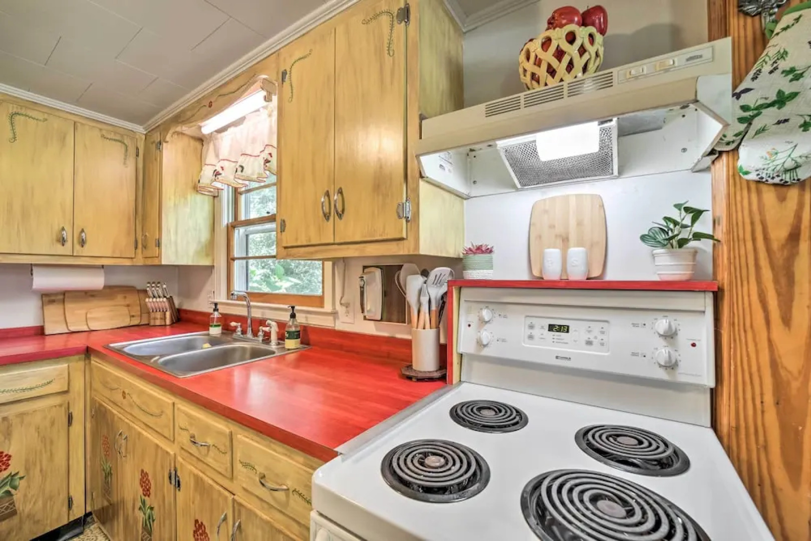 Cozy Franklin Cottage w/ Waterfront Views!