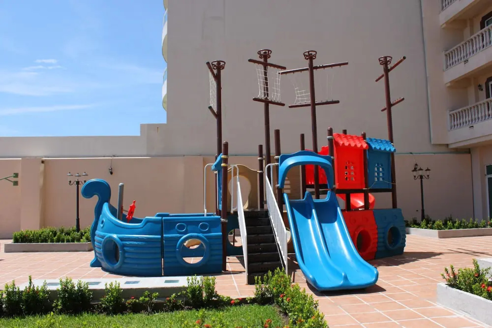 Astur Hotel y Suites