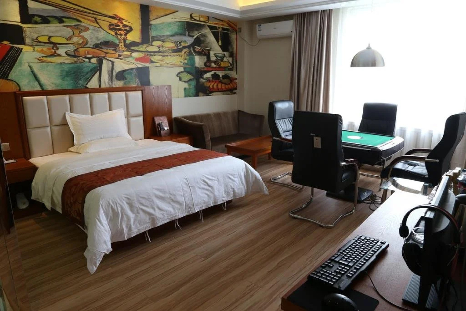 Golden Moon Business Hotel