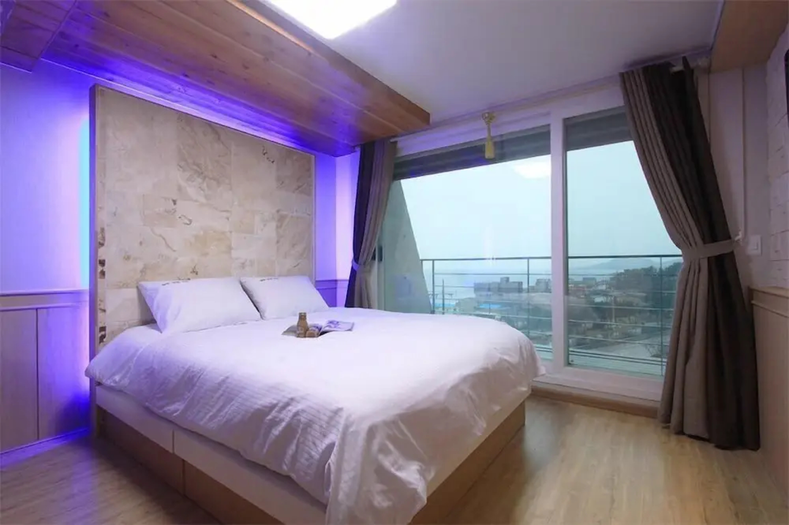 Blue Road Town Pension-Crystal
