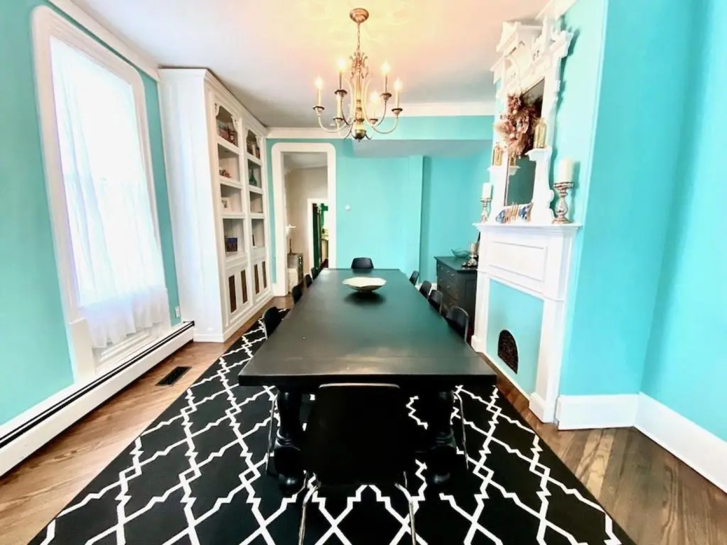 Victorian Manor with heated Saltwater Pool on Jackson Street 300ft To Beach Sleeps 18