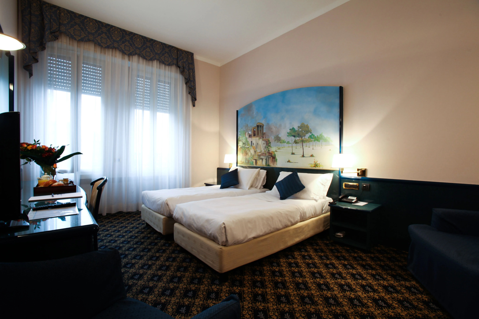 Отель IH Milano Ambasciatori