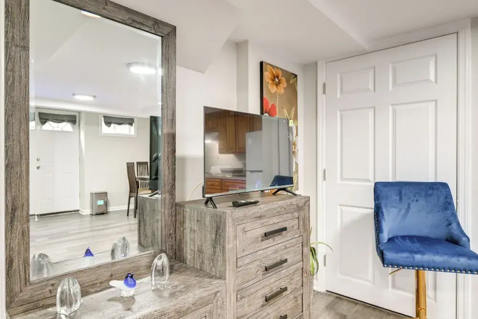 Walkable Elmont Studio: 19 Mi to New York City!