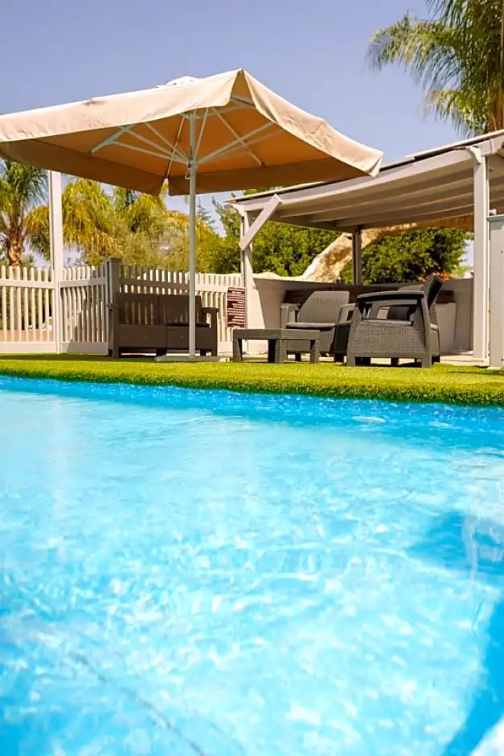 בקתות אירוח המערות - מושב חוסן מרשת V Club