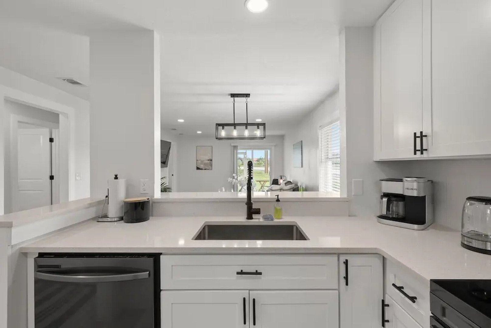 Relaxing 2BR Florida Home Close to Beach