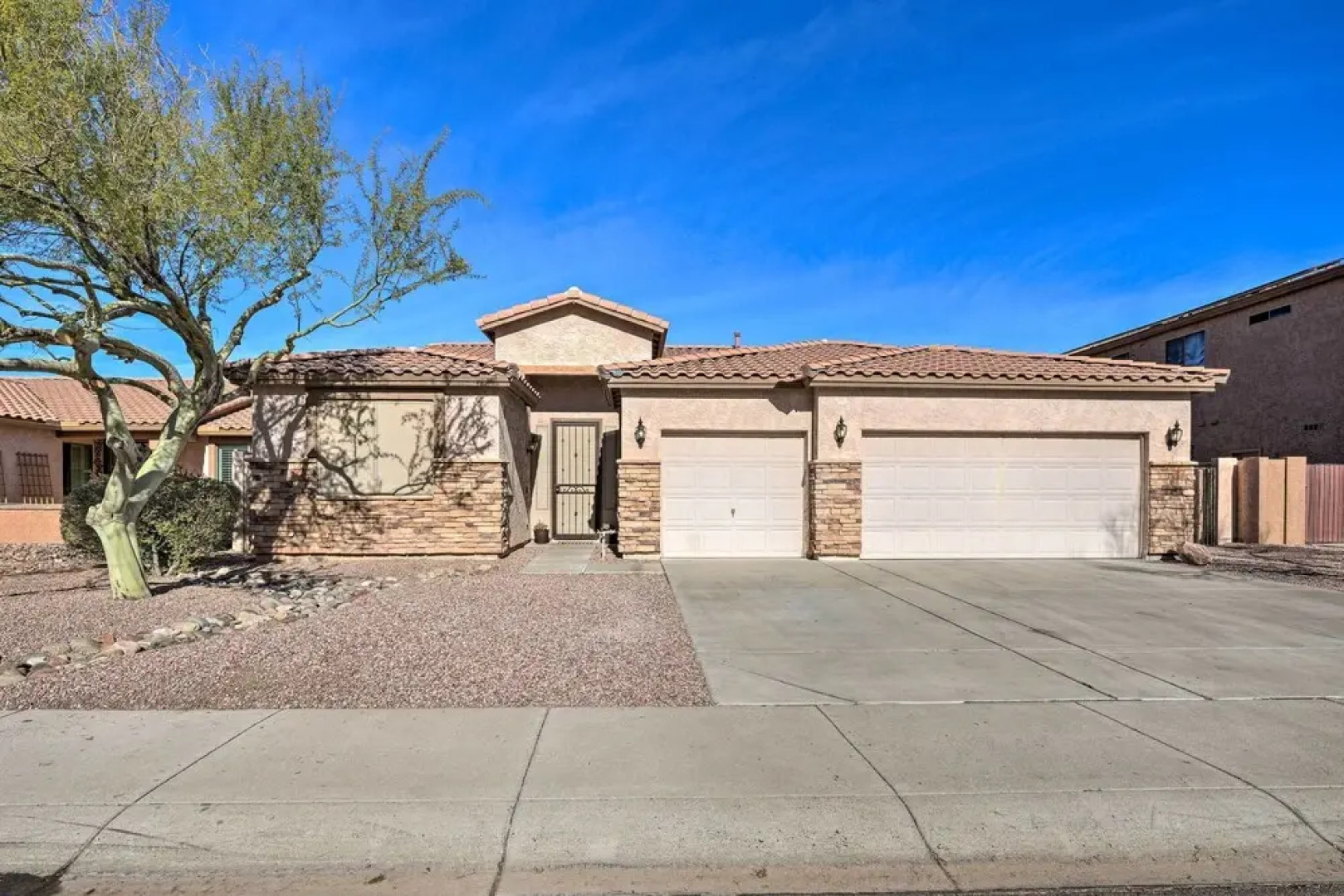 Peoria Escape ~ 8 Mi to State Farm Stadium