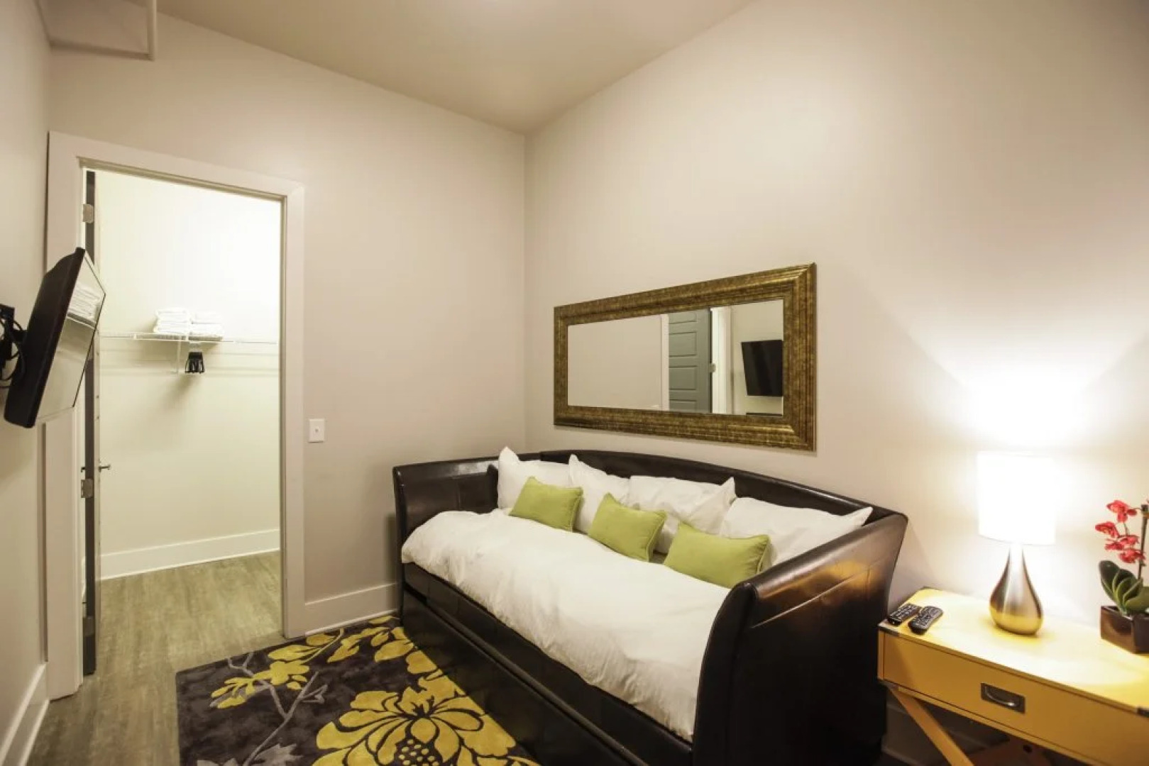 Broadway by Nashville Vacations