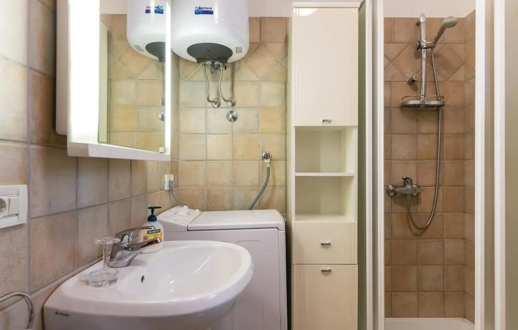 Amazing home in Hrboki with WiFi and 4 Bedrooms