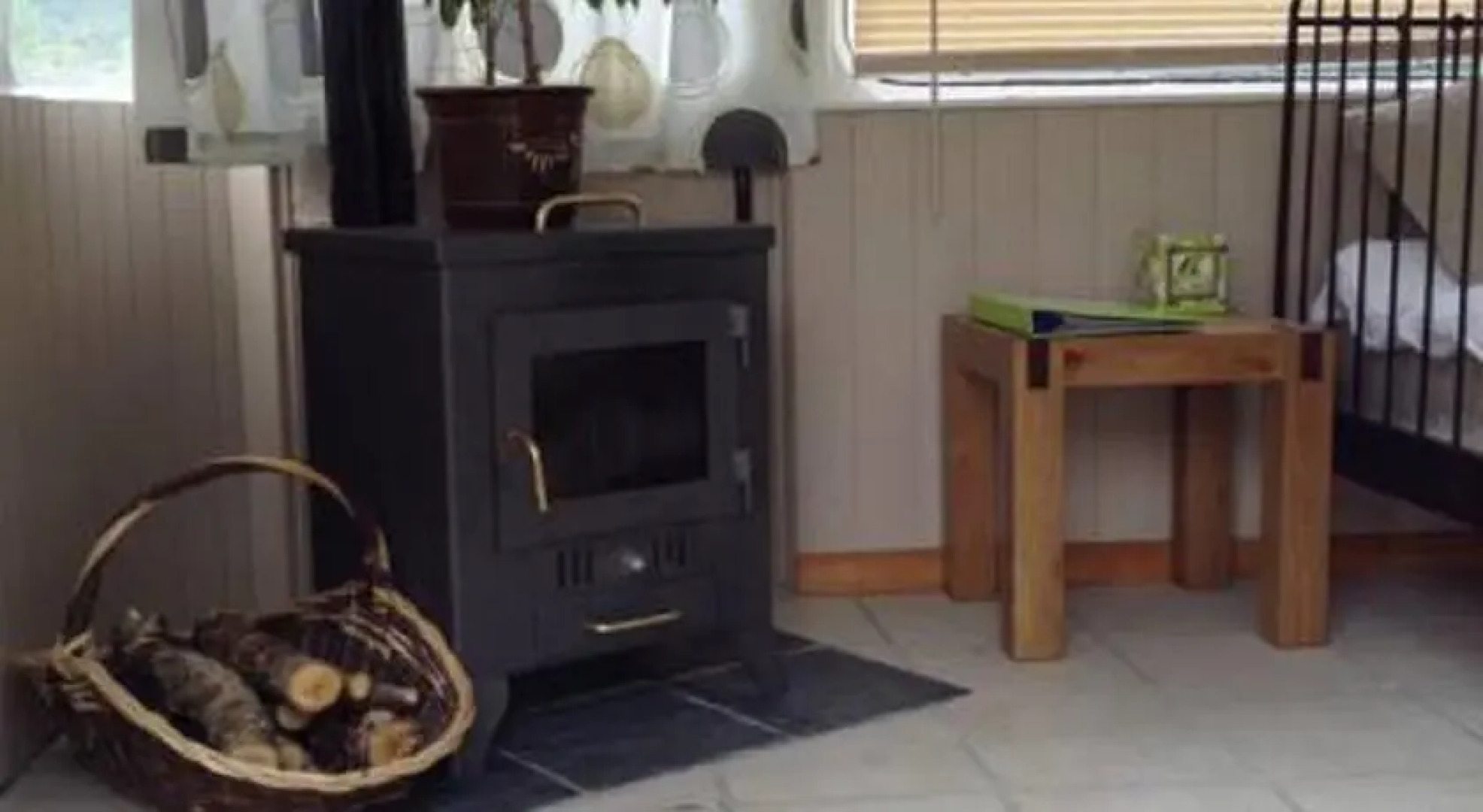 Bed and breakfast Lakeside Vintage French bus