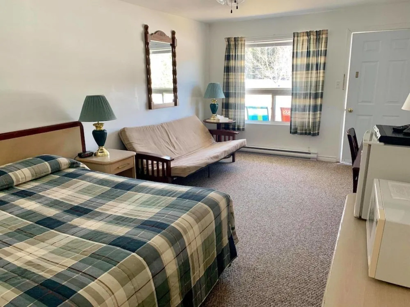 Fundy Rocks Motel and Chocolate River Cottages