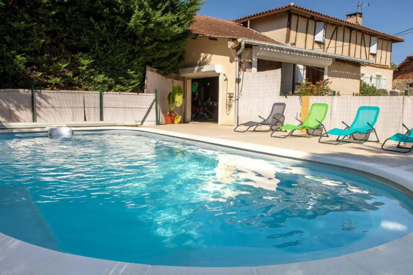 Villa de 4 chambres avec piscine privee jardin amenage et wifi a Courrensan